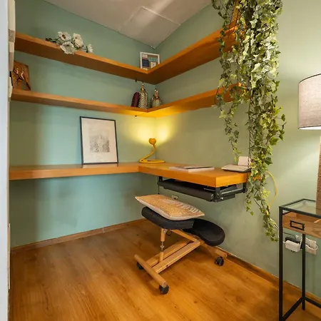Metropolitan Loft: Center Base With Local Charm Florence