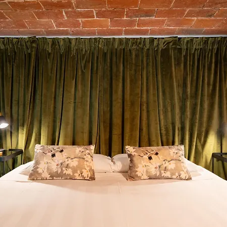 Apartment Metropolitan Loft: Center Base With Local Charm *