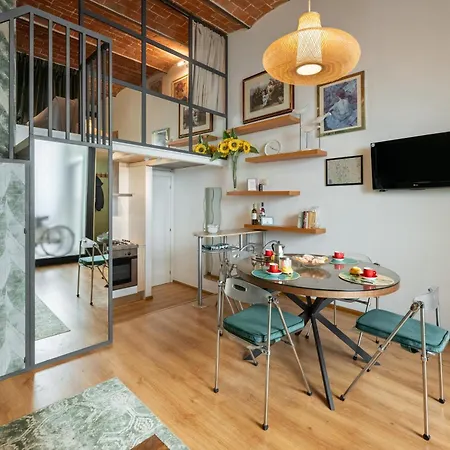 Appartamento Via Cimabue 8b - Charming - Metropolitan Loft In - 20 Minute Walk To Center - Excellent Base For Exploring - Less Than 5 Minute Walk To The Supermarket - Amazing Bakery On The Corner *