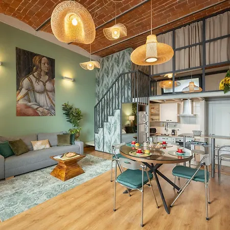 Metropolitan Loft: Center Base With Local Charm Apartment *