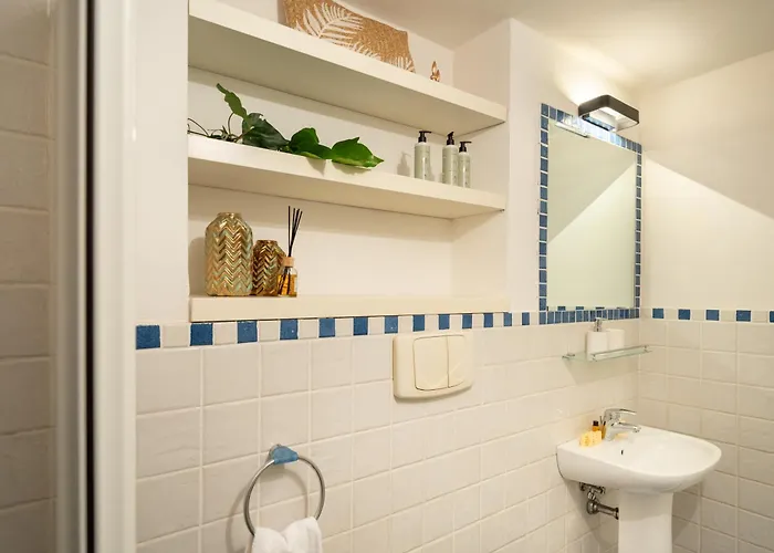 Via Cimabue 8b - Charming - Metropolitan Loft In - 20 Minute Walk To Center - Excellent Base For Exploring - Less Than 5 Minute Walk To The Supermarket - Amazing Bakery On The Corner 아파트 피렌체